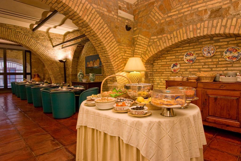 Laurentia Hotel 3*